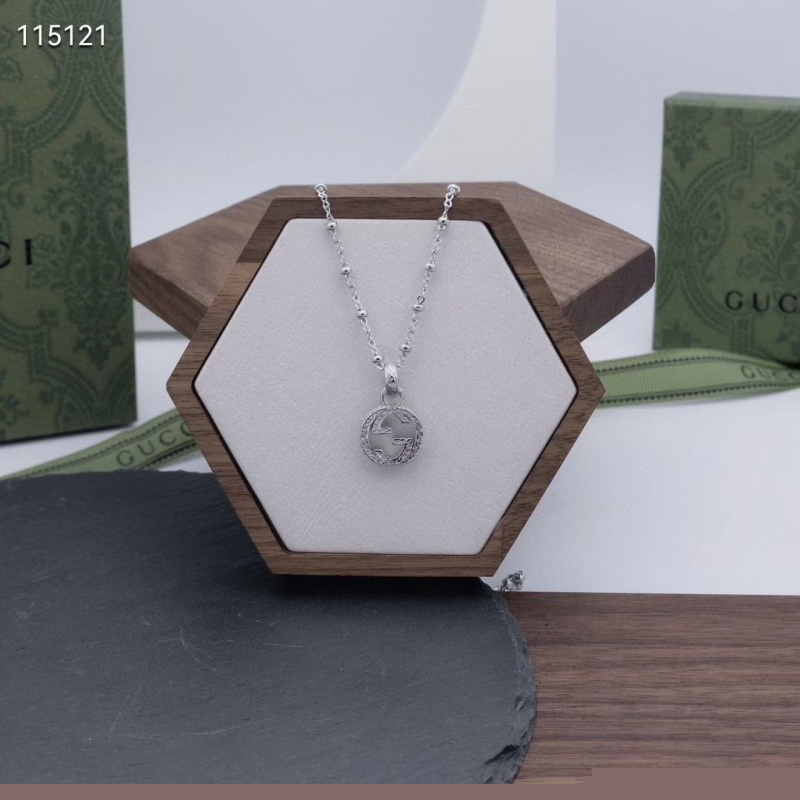 G*u*i necklaces